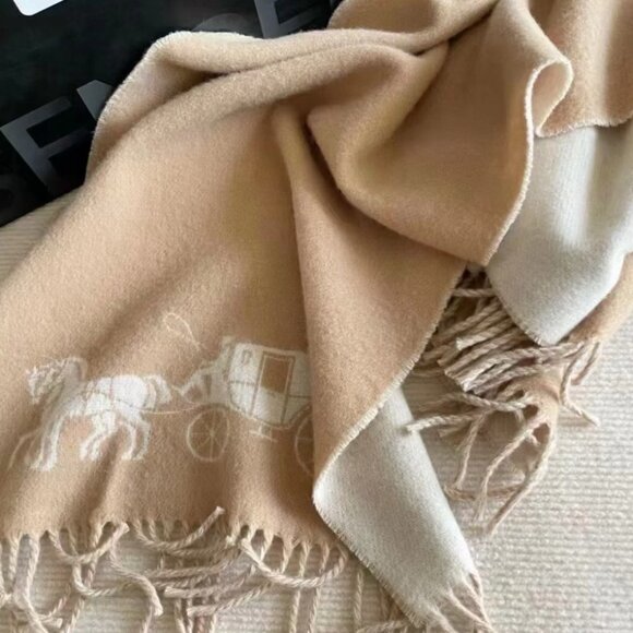 NWT Coach 4622 Horse And Carriage Double Face Oversized Muffler in Camel/Chalk - Picture 4 of 7